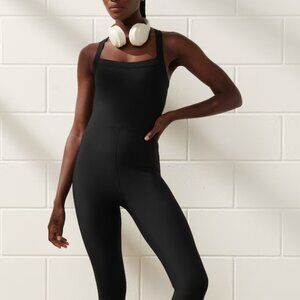 Abercrombie YPB Sculptlux 7/8-length Cross-back Onesie S